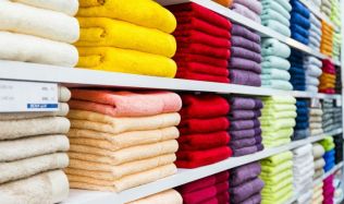 Ručníky, předložky a župany: Jak na pohodlí v koupelně