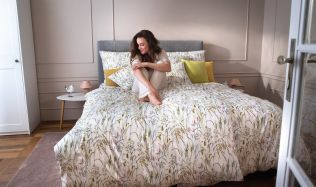 Saténové povlečení: když spánek dostane punc luxusu