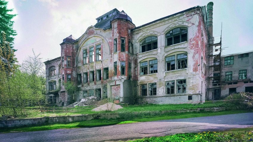 Sklárna Elias Palme slaví 120 let. Secesní klenot v Kamenickém Šenově má novou šanci