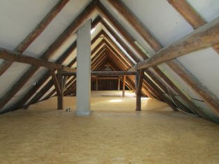 Skoncujte s letním horkem jednou provždy: Zaizolujte strop, klidně se vyspěte a ušetřete!