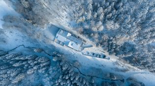 Stavba není sen - Yasmin apartmán - Startuje další série oblíbeného pořadu Stavba není sen - tentokrát z prostředí rekonstrukce bývalého krkonošského hotelu