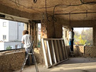 Stavba není sen - Rekonstrukce bytu - Stavba není sen 2: Montáž oken krok za krokem!