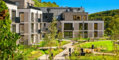 Stavba není sen 8 - 5. díl - Lysolajský dvůr: Příběh proměny brownfieldu ve stylové bydlení s duší úspěšně dokončen