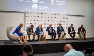 Stavebnictví čelí hrozbě zpomalení. Docházejí lidé, materiál i peníze