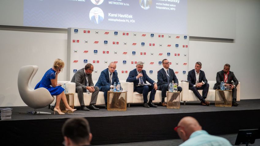 Stavebnictví čelí hrozbě zpomalení. Docházejí lidé, materiál i peníze