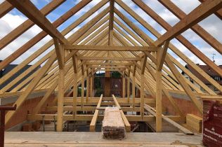 Stavíte nebo rekonstruujete střechu? Krov dělaný na míru vám ušetří čas i peníze