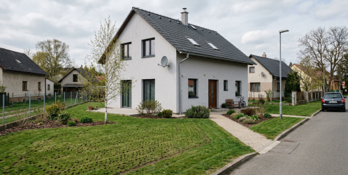 Trávník po zimě: Jak ho na jaře probudit k životu