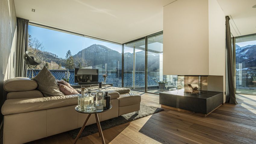 Unikátní posuvná okna pro rodinné vily zaručují krásný výhled i designový vzhled