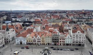 Velké byty, o které nebyl zájmem, Plzeň přestavěla na menší