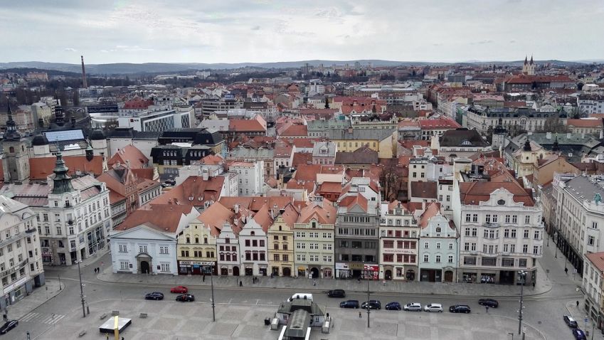 Velké byty, o které nebyl zájmem, Plzeň přestavěla na menší