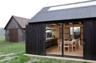 Venkovská usedlost v jižních Čechách se proměnila na moderní sídlo pro rodinu a přátele