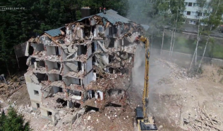 Chátrající skvosty - VIDEO: Podívejte se, jak jde bývalý hotel Skalka k zemi