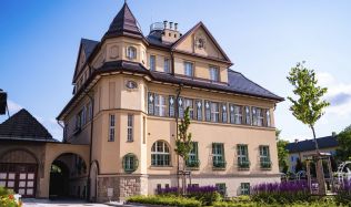 Vila Grossmann v Ostravě ožívá novým mobiliářem. Památkově chráněná vila vstupuje do další etapy