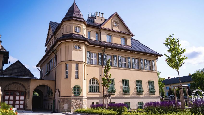 Vila Grossmann v Ostravě ožívá novým mobiliářem. Památkově chráněná vila vstupuje do další etapy