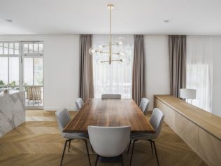 Vila u Šáreckého potoka nabízí díky rekonstrukci harmonický prostor plný noblesy