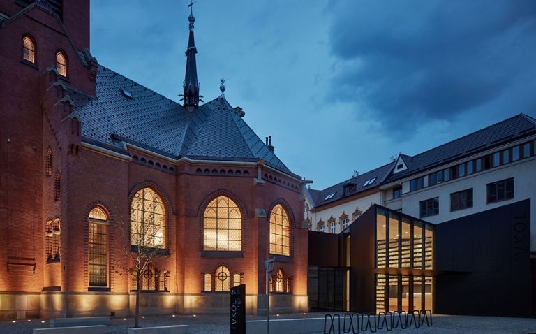 Vítězný projekt Czech Interior Award: Červený kostel s novou přístavbou se stal klenotem Olomouce