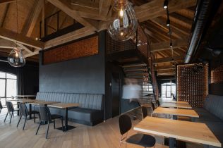 Vítězný projekt Czech Interior Award: Interiér restaurace se inspiroval průmyslovým charakterem a historií pivovaru