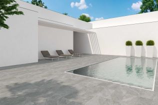 Volba správné dlažby kolem bazénu je klíčovým krokem k vytvoření bezpečného a funkčního prostoru