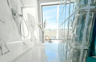 Vyberte pro vaši novou koupelnu moderní podlahu