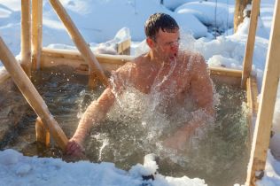 Výhody otužování v otužovací vaně: Zdravější tělo i klidnější mysl