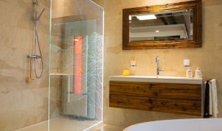 Vytvořte si v koupelně oázu zdraví díky infračervené sprše