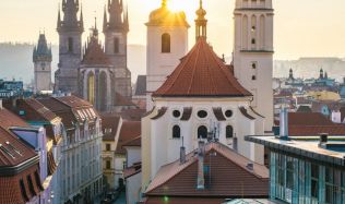 Z Pražských stavebních předpisů zmizí požadavek na oslunění bytu. Stačit bude denní světlo