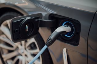 Za nabíjecí stanici pro váš elektromobil můžete ušetřit díky dotaci až polovinu nákladů