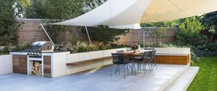 Zajímavá zahrada u funkcionalistické vily v pražských Hodkovičkách má hned několik teras