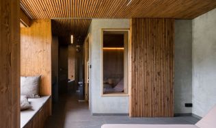 Zahradní domek se saunou poskytuje majitelům soukromý prostor pro relaxaci