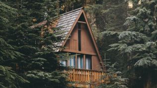 Zájem o chaty a chalupy klesá