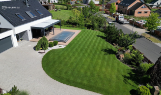 Přemkovy rychlé rady pro zahrady - Založte si nový trávník. Je lepší klasický výsev, nebo travní koberec?