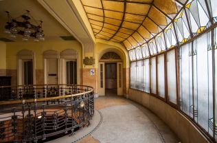 Zašlou krásu dříve opěvovaných staveb připomíná nová kniha