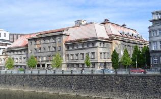 Chátrající skvosty - Zchátralé lázně v centru Plzně už znají svou cenu. Kraj jednal s italským majitelem o odkupu